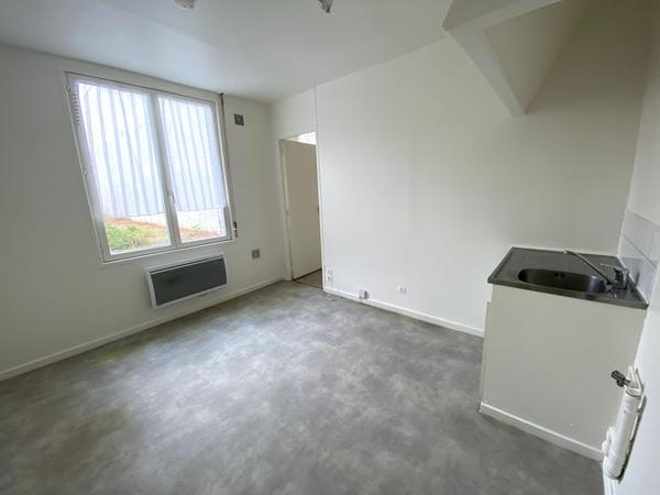 A LOUER APPARTEMENT PLEIN CENTRE VILLE DE ST QUENTIN 02100