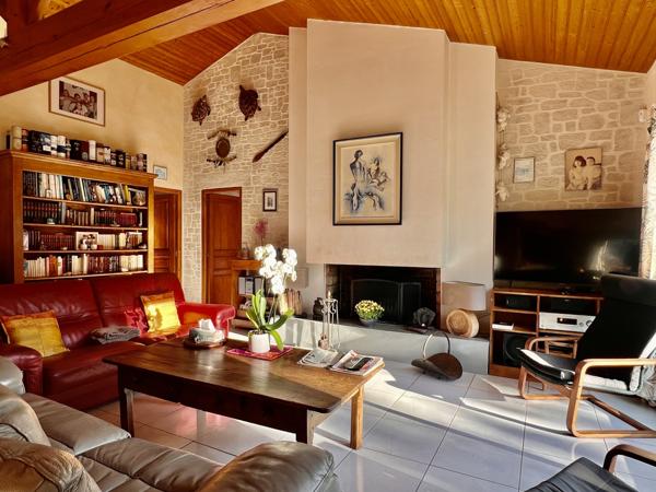 Maison de 123 m² avec grand terrain, piscine couverte, 3 chambres et bureau – Machecoul-Saint-Même (44)