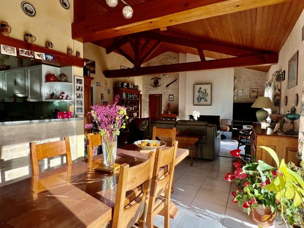 Maison de 123 m² avec grand terrain, piscine couverte, 3 chambres et bureau – Machecoul-Saint-Même (44)