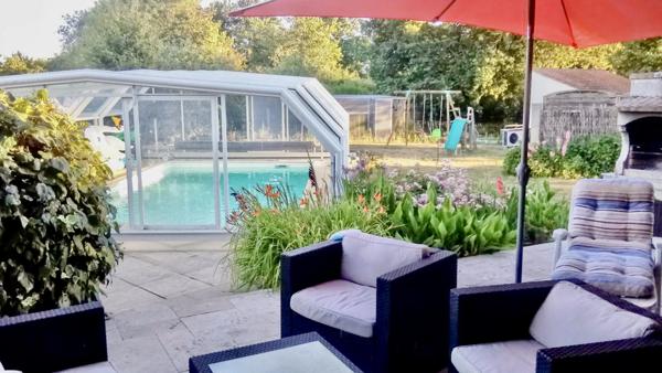 Maison de 123 m² avec grand terrain, piscine couverte, 3 chambres et bureau – Machecoul-Saint-Même (44)