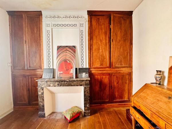 Charmante maison de village en pierre .