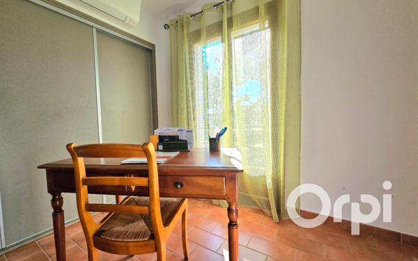 Maison à vendre    5 pièces •  Saint-Martin-de-Crau