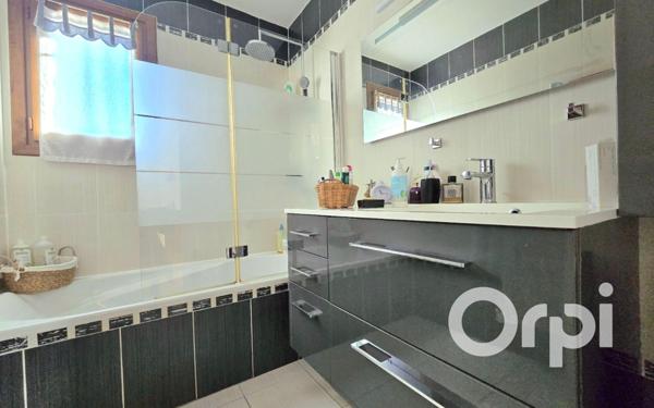 Maison à vendre    5 pièces •  Saint-Martin-de-Crau