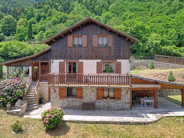 Saint-Martin-Vésubie — Chalet avec appartement indépendant et terrain de 1 054 m²