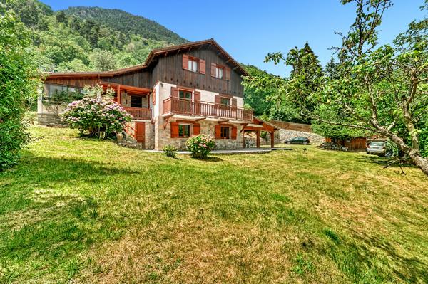 Saint-Martin-Vésubie — Chalet avec appartement indépendant et terrain de 1 054 m²