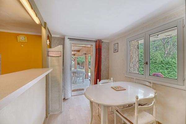 Saint-Martin-Vésubie — Chalet avec appartement indépendant et terrain de 1 054 m²