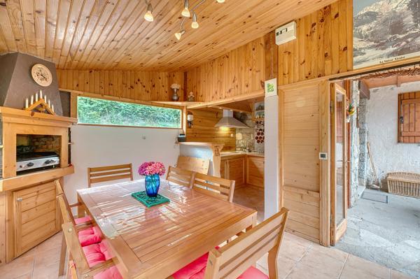 Saint-Martin-Vésubie — Chalet avec appartement indépendant et terrain de 1 054 m²