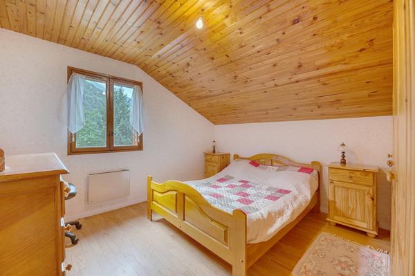 Saint-Martin-Vésubie — Chalet avec appartement indépendant et terrain de 1 054 m²
