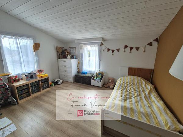 A VENDRE en Exclusivité aux Herbiers, maison de 121 m2 env avec 3 chambres et 1 bureau sur une parcelle de 495 m2 env