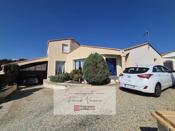 A VENDRE en Exclusivité aux Herbiers, maison de 121 m2 env avec 3 chambres et 1 bureau sur une parcelle de 495 m2 env