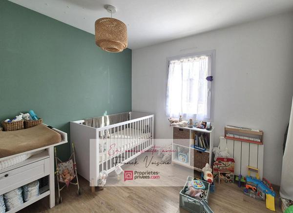 A VENDRE en Exclusivité aux Herbiers, maison de 121 m2 env avec 3 chambres et 1 bureau sur une parcelle de 495 m2 env