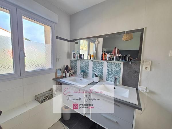 A VENDRE en Exclusivité aux Herbiers, maison de 121 m2 env avec 3 chambres et 1 bureau sur une parcelle de 495 m2 env