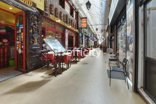 Appartement
         2 pièces
        - 29 m² 285 000 € *