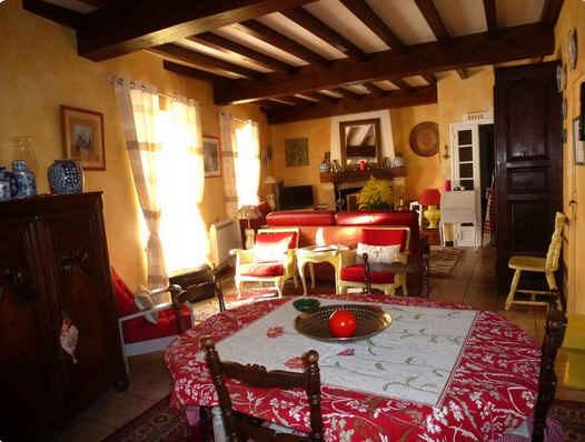 Castillon-en-Couserans (09800) Grande maison de village sans aucun travaux.