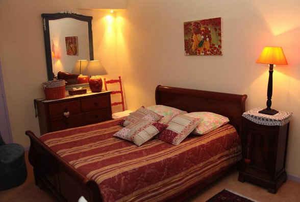 Castillon-en-Couserans (09800) Grande maison de village sans aucun travaux.