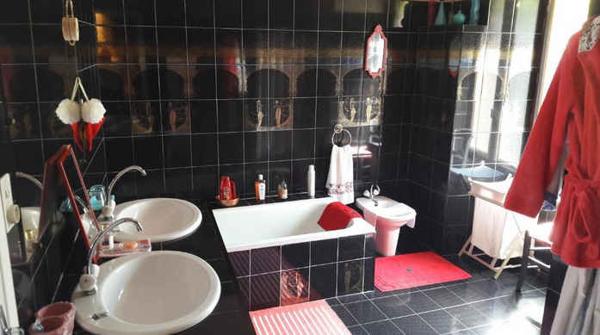 Castillon-en-Couserans (09800) Grande maison de village sans aucun travaux.