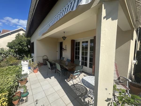 Maison de 4 chambres, avec sous-sol et garage