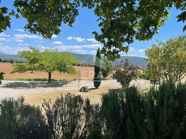 Maison à vendre en Provence proche AIX EN PROVENCE, avec vue et piscine.