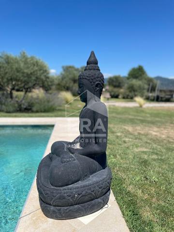 Maison à vendre en Provence proche AIX EN PROVENCE, avec vue et piscine.