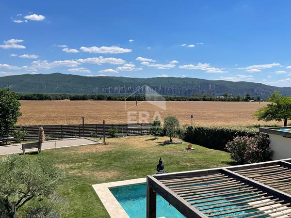 Maison à vendre en Provence proche AIX EN PROVENCE, avec vue et piscine.