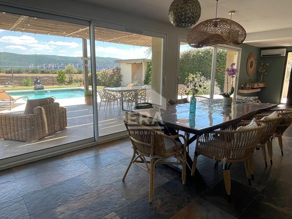 Maison à vendre en Provence proche AIX EN PROVENCE, avec vue et piscine.