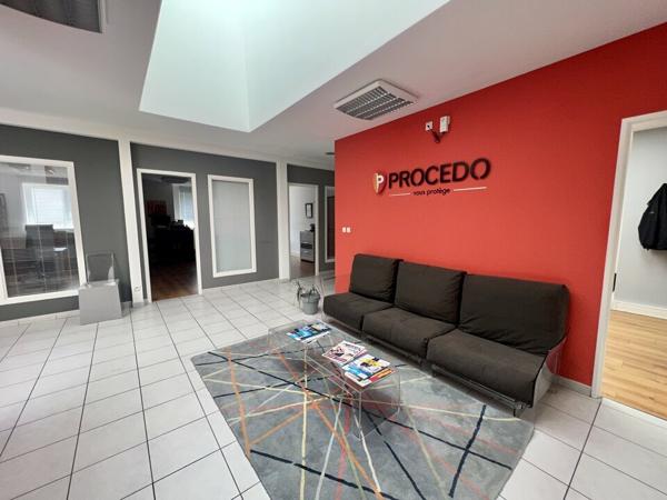 BUREAUX à LOUER de 617 m²