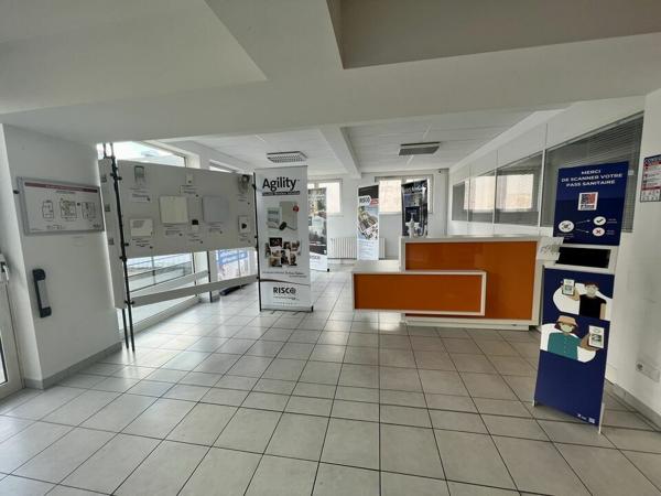 BUREAUX à LOUER de 617 m²