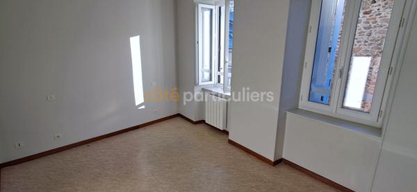 Location Appartement99,25 m² - 4 Pièces - CASSAGNES BEGONHES (12120)