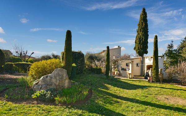 Maison à vendre    5 pièces •  Uzès