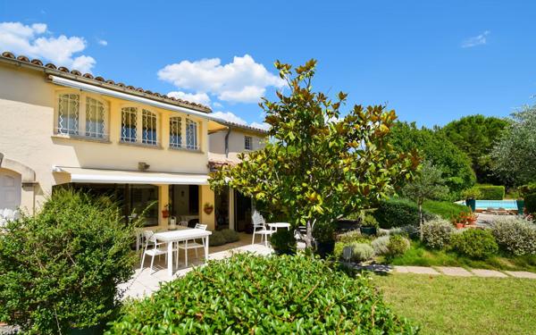 Maison à vendre    5 pièces •  Uzès