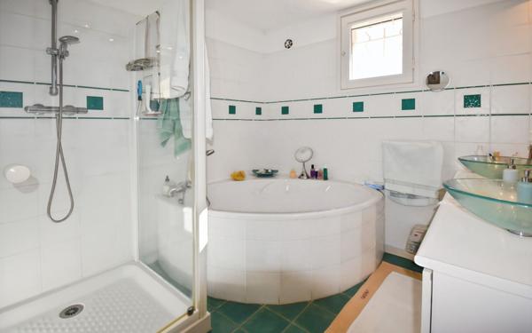 Maison à vendre    5 pièces •  Uzès