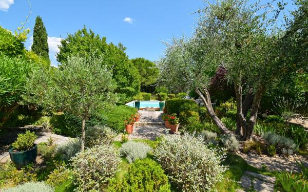 Maison à vendre    5 pièces •  Uzès