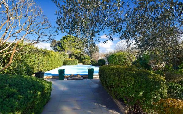 Maison à vendre    5 pièces •  Uzès