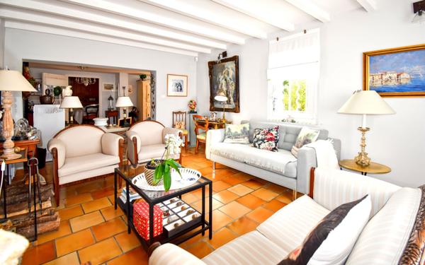 Maison à vendre    5 pièces •  Uzès