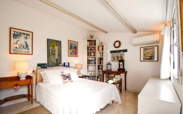 Maison à vendre    5 pièces •  Uzès