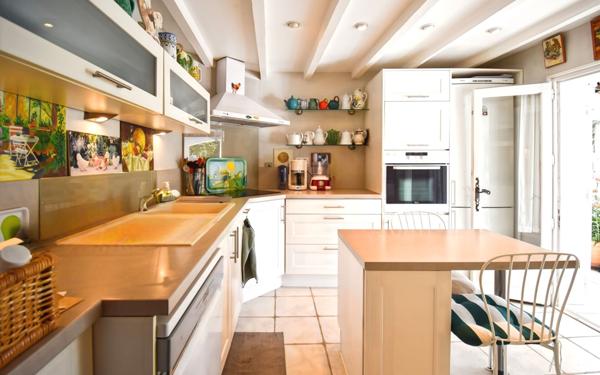 Maison à vendre    5 pièces •  Uzès