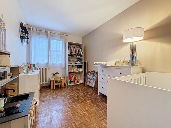 APPARTEMENT METRO   Villejuif 3 pièces 70.28 m2 Avec BOX - CAVE