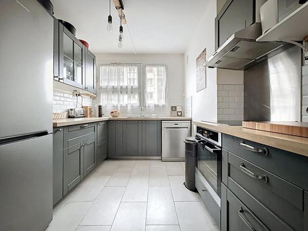 APPARTEMENT METRO   Villejuif 3 pièces 70.28 m2 Avec BOX - CAVE