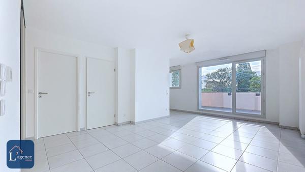 Appartement T2 52 m² Dernier étage Proche toutes commodités Garage
