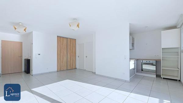 Appartement T2 52 m² Dernier étage Proche toutes commodités Garage