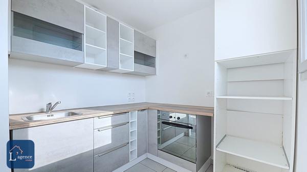 Appartement T2 52 m² Dernier étage Proche toutes commodités Garage
