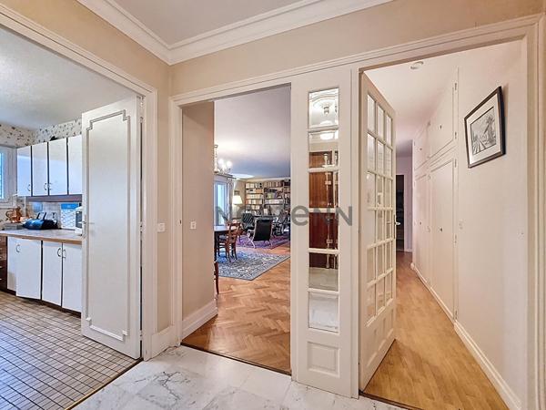 RARE AU QUAI PAUL BERT, PROCHE TRAMWAY, APPARTEMENT T5+BALCON+PARKING ET GARAGE+ CAVE