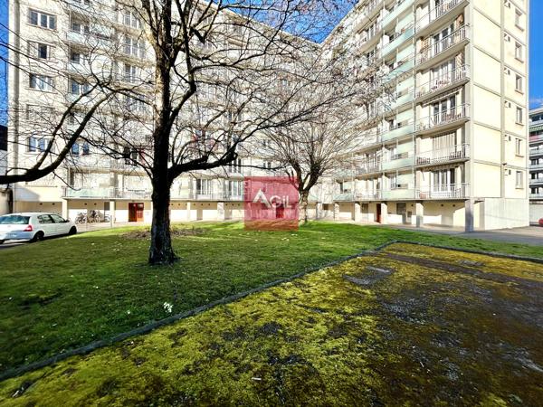 GRENOBLE - 34 rue Lavoisier : T4 avec balcon, vue dégagée et cave.
