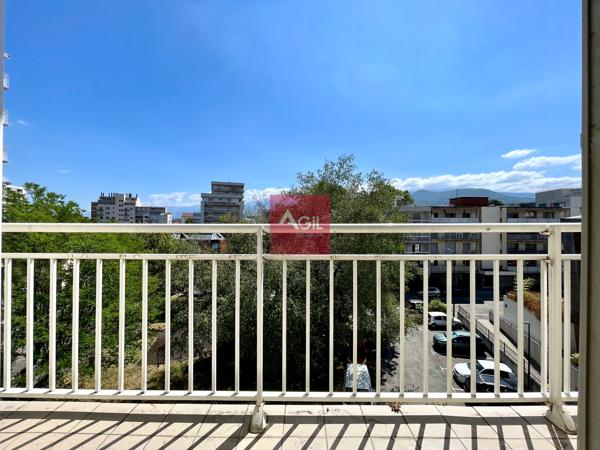 GRENOBLE - 34 rue Lavoisier : T4 avec balcon, vue dégagée et cave.