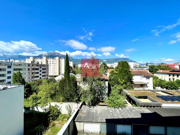 GRENOBLE - 34 rue Lavoisier : T4 avec balcon, vue dégagée et cave.
