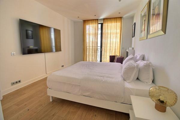 Location meublée-  Paris 75008 - 72 m²- 2 chambres - 6 500 - Avenue Montaigne