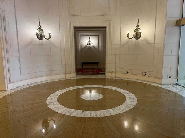 Location meublée-  Paris 75008 - 72 m²- 2 chambres - 6 500 - Avenue Montaigne