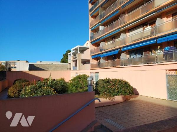 Studio 2 min plage avec terrasse