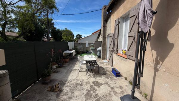 Maison de plain-pied de 40 m² avec terrasse et stationnements à Gardanne/Biver