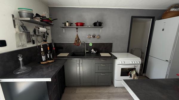 Maison de plain-pied de 40 m² avec terrasse et stationnements à Gardanne/Biver